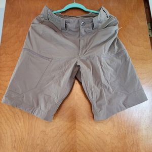 Mens Duluth Trading Khaki Flexpedition Shorts Size 32